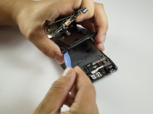 Замена динамика HTC One - Шаг 10