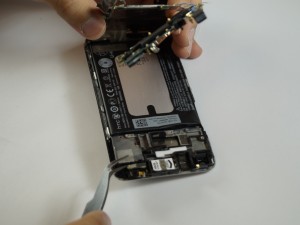 Замена динамика HTC One - Шаг 9.2